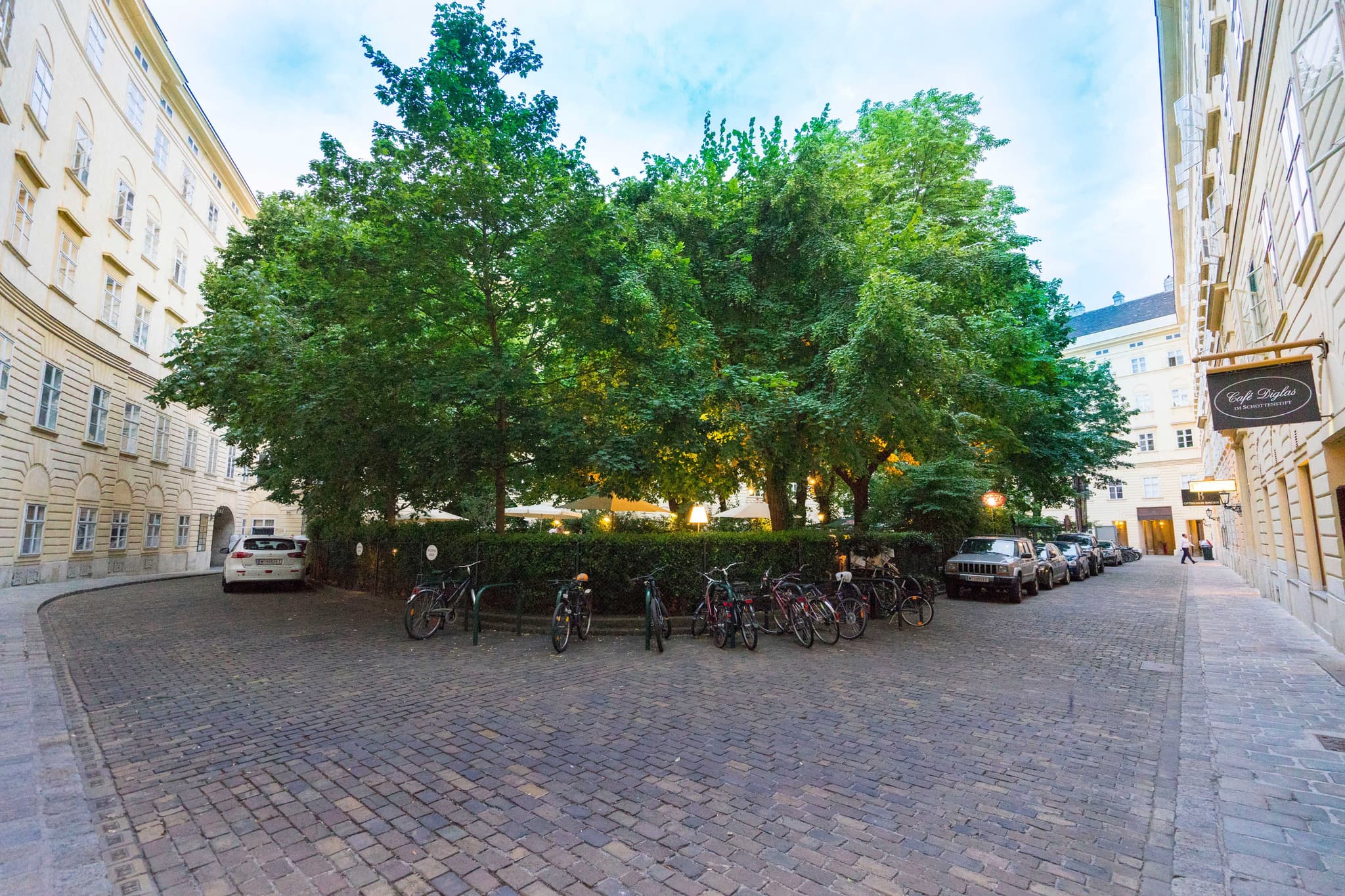 Versteckter Garten von außen