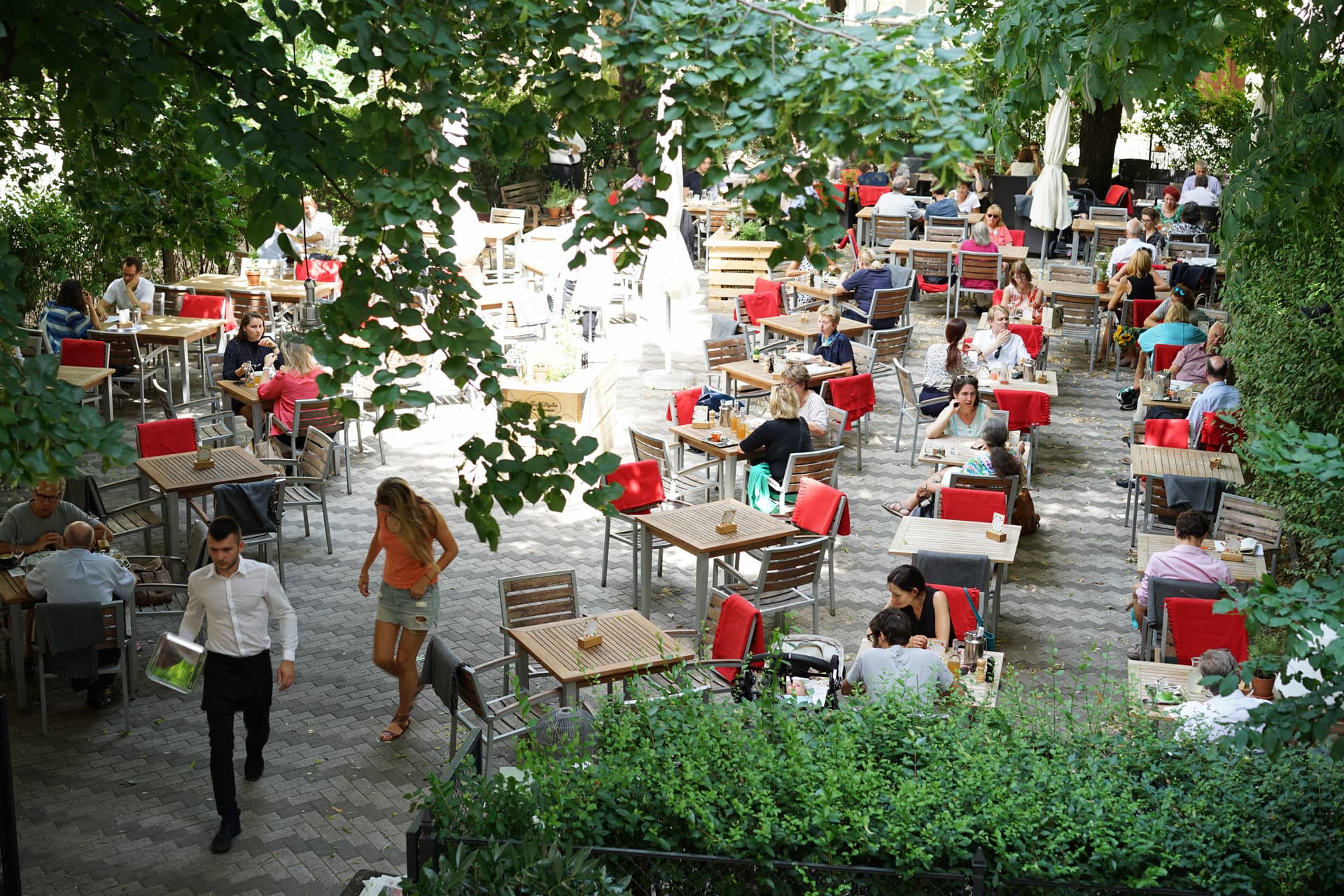 The courtyard at Café Diglas im Schottenstift